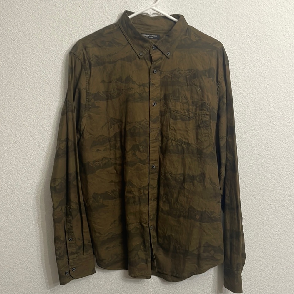 Banana Republic luxe flannel in dark green/brown mountain like print